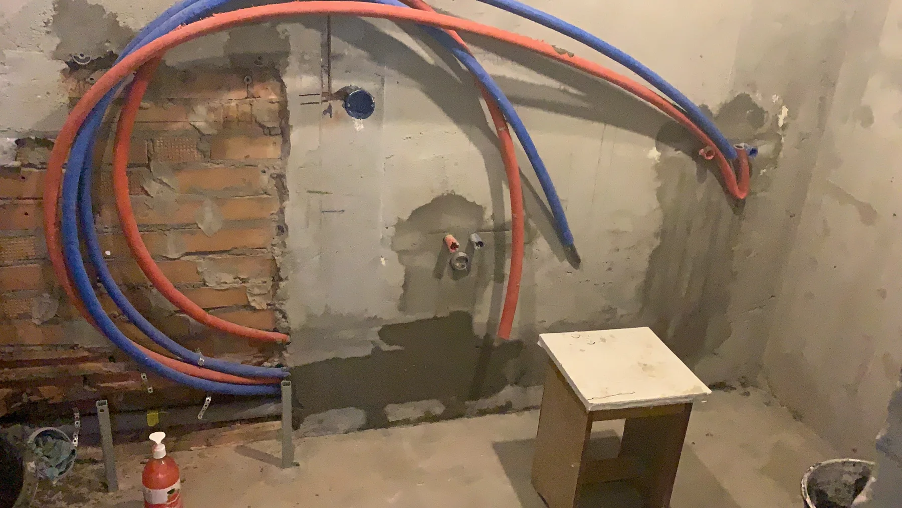 Разводка труб в санузле до закрытия стен